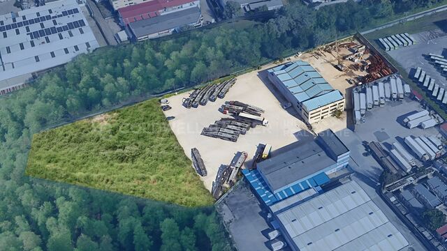 Nave Industrial con Oficinas, Parcela de 15.000 m2 - Única en Vigo