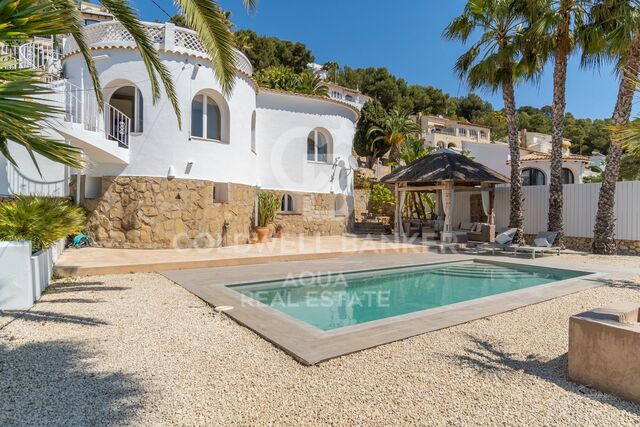 Helle Villa im Ibiza-Stil in Benissa