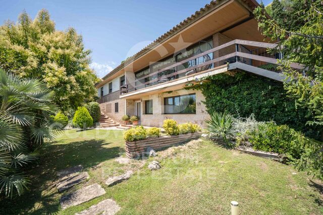 CASA EN UNA SOLA PLANTA CON VISTAS ESPECTACULARES EN BELLATERRA