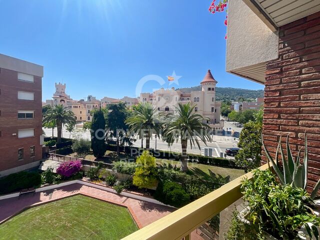 Appartement super calme avec 2 places de parking, débarras, espace communautaire avec piscine et jardin