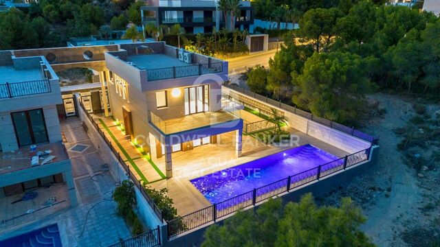 Villa de lujo en Sierra Cortina - Finestrat con vistas a la Bahía.