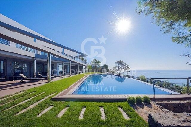 Luxury Villa with Sea Views in the Mascarat Area, Altea