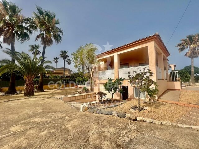 Spacious villa in L Alfas del Pi