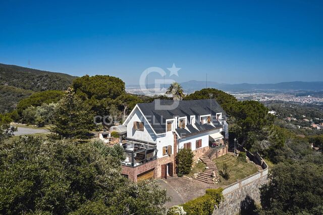 Casa en venta con amplio jardín y vistas panorámicas a 20 minutos de Barcelona y a 4km de Tiana.