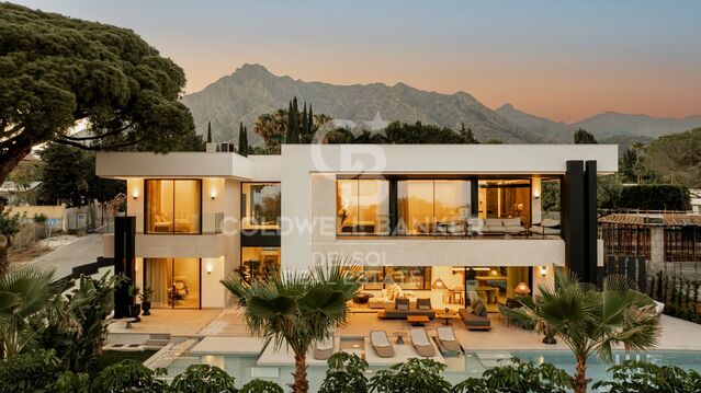 Villa 5 Bedrooms Sale Marbella