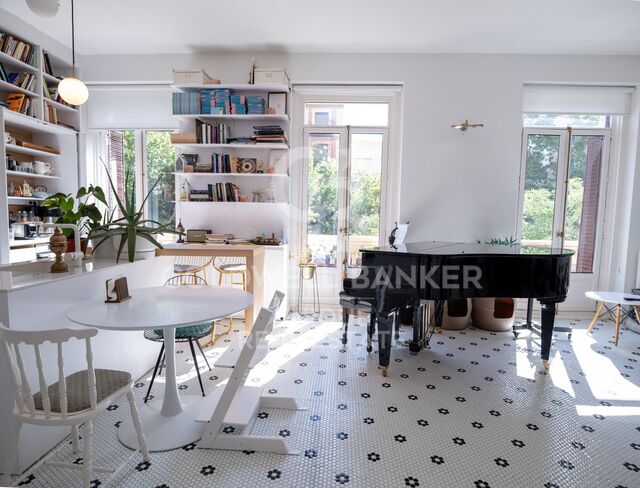 Apartment in Classic Building near Plaza Olavide, Chamberí.