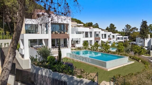 2 Villas de nueva construcción en una urbanización cerrada en la Milla de Oro, Marbella