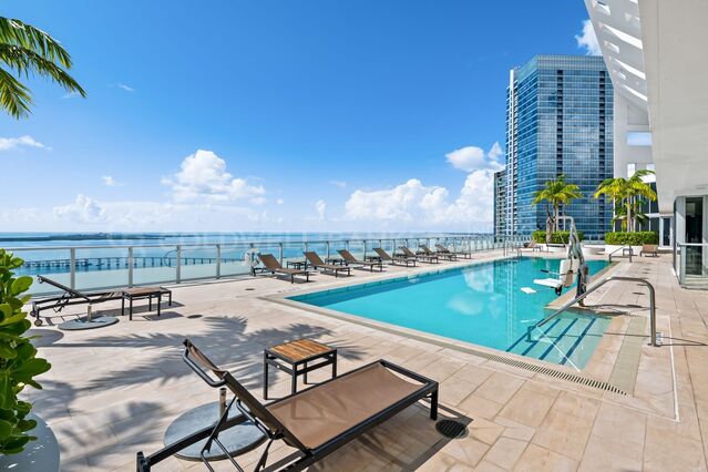 Piso con Impresionantes Vistas y Piscina - Miami