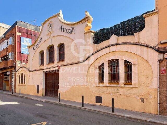 Bâtiment classé à vendre à Santa Eulalia avec licence touristique