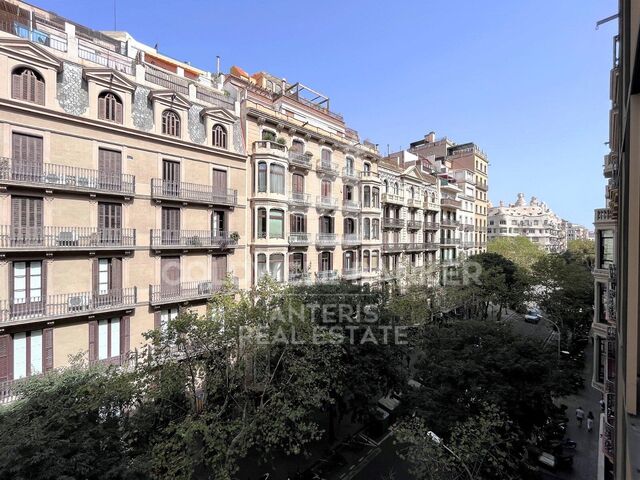 Modern apartment with 2 parking spaces included. Eixample. 'L'Antiga Esquerra de l'Eixample'