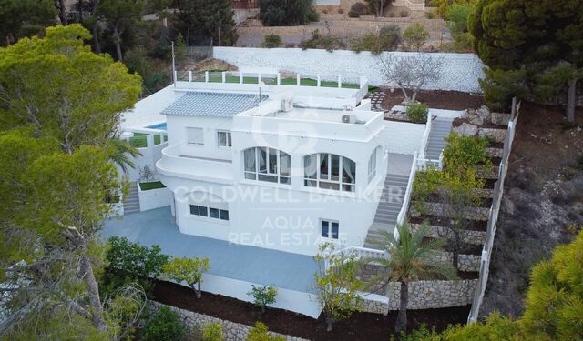 Chalet con piscina en zona de la Olla en Altea.