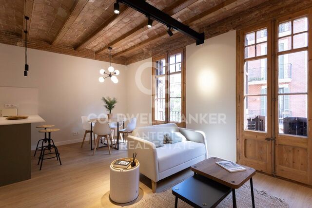 Beautiful renovated apartment in a classic building in Gracia, Barcelona