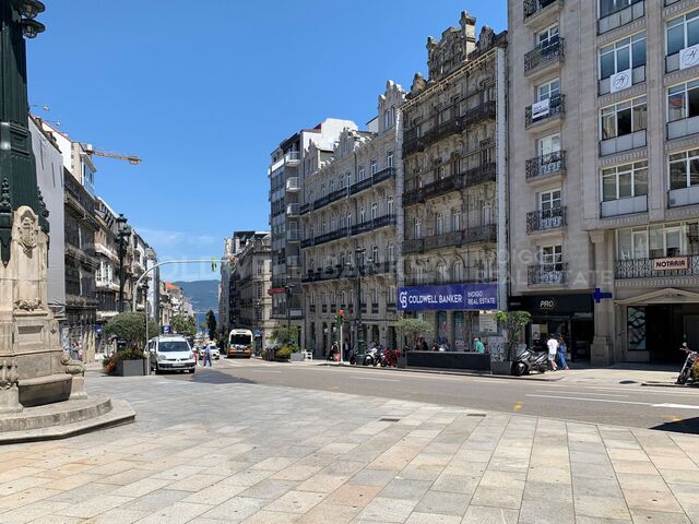 Emblemático Edificio en la Farola de Vigo, Rua Colon