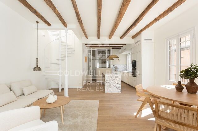 Penthouse for sale on Lluís Vives Street (Gràcia)