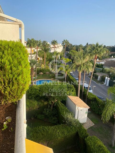 Penthouse for rent from October to June in Guadalmina Baja