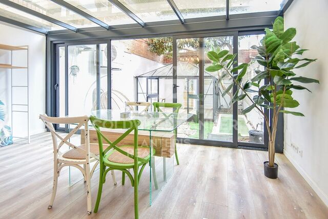 Lovely flat with garden and private pool in Eixample. Right Eixample.