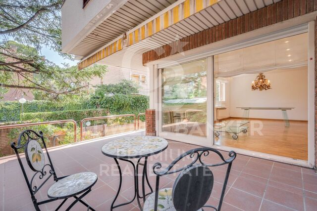 Schöne Wohnung mit angenehmer Terrasse in Eixample