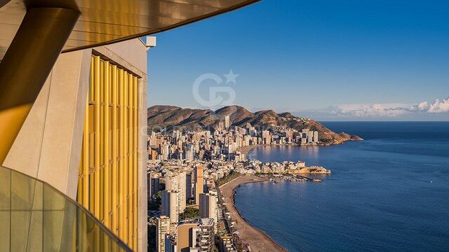 Espectacular súper ático de lujo en la planta 45 del emblemático edificio Diamante