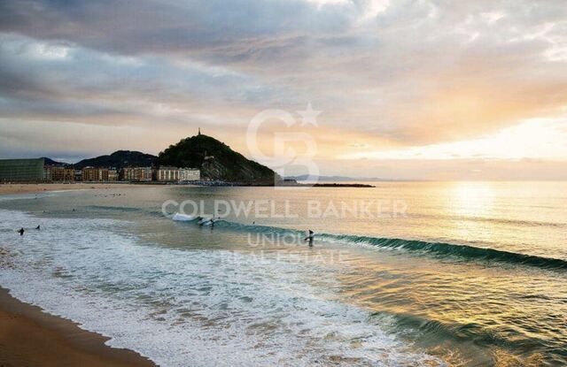 Exclusivo piso en venta frente a la playa de Gros, San Sebastián