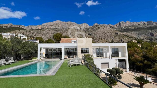 Villa con piscina independiente en Altea la Vella