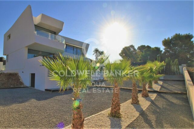 Villa 5 Schlafzimmer, 3 Stockwerke Verkauf Calpe / Calp