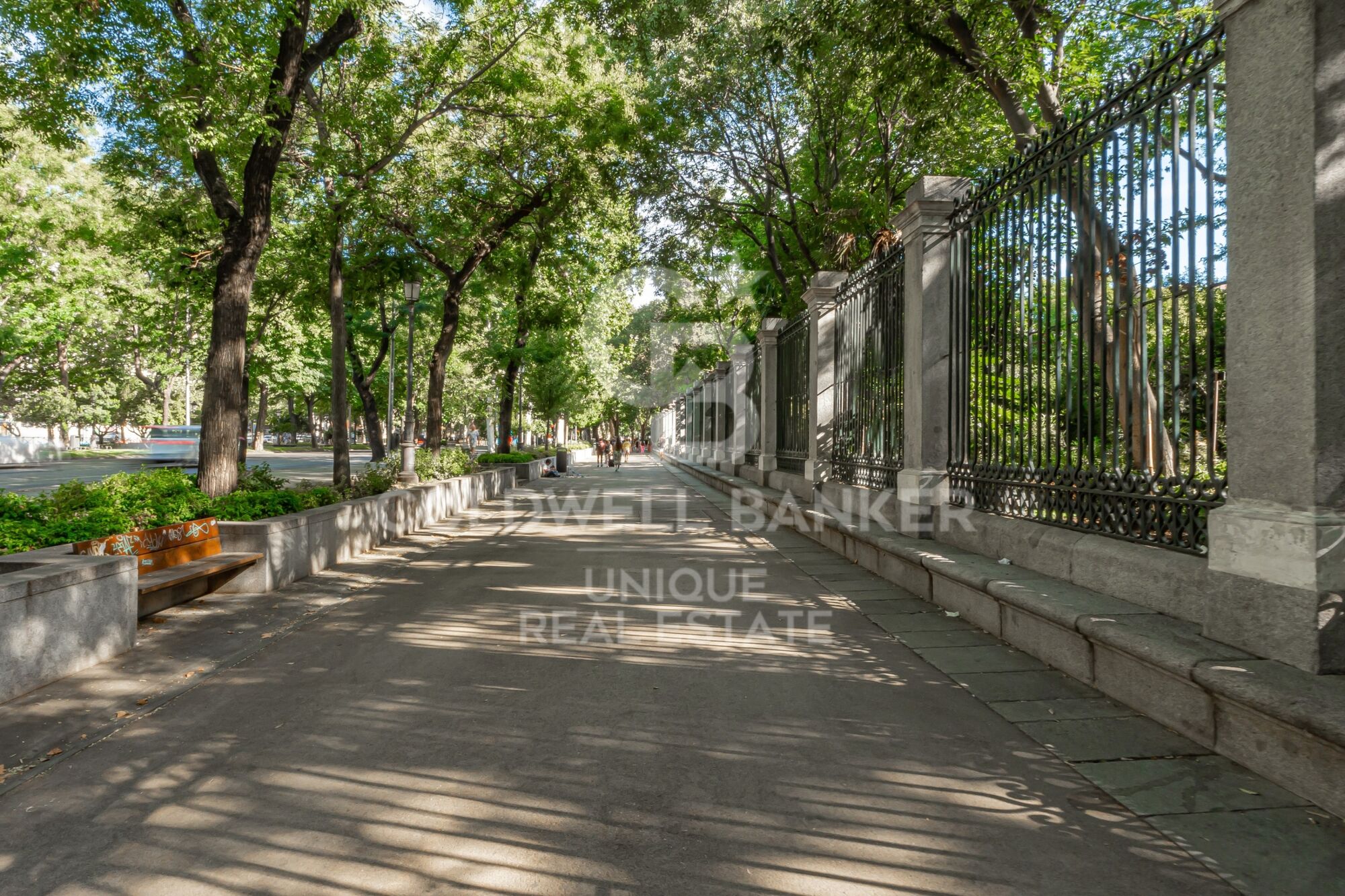 Exclusive property for sale with terrace and classic charm, in Barrio de Salamanca, Madrid