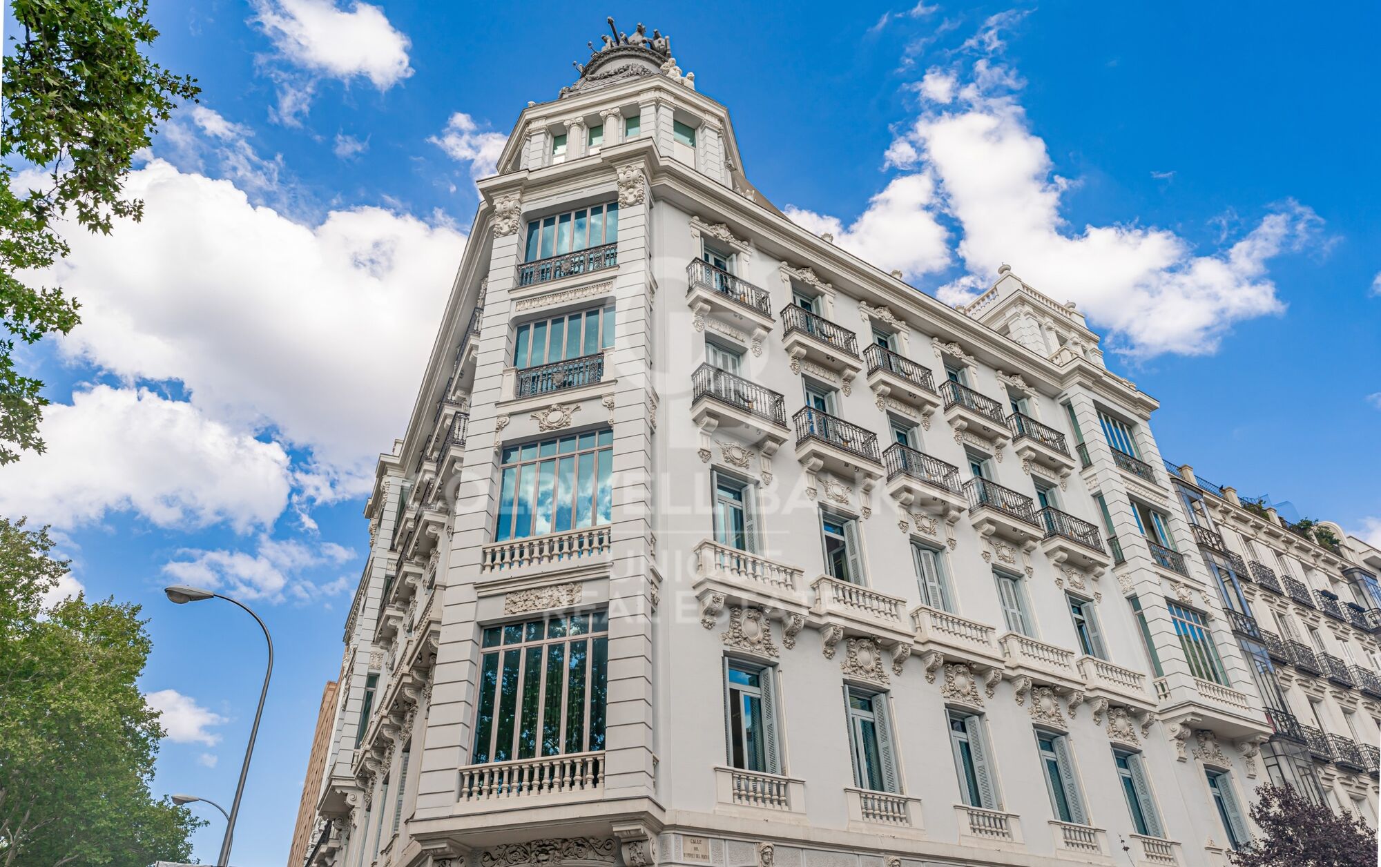 Exclusive property for sale with terrace and classic charm, in Barrio de Salamanca, Madrid