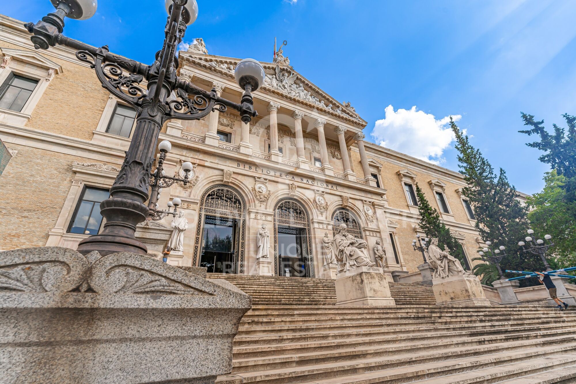 Exclusive property for sale with terrace and classic charm, in Barrio de Salamanca, Madrid