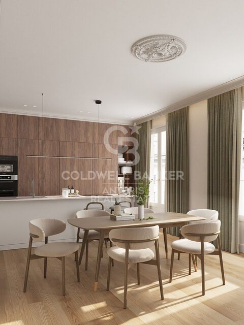 Charming apartment with 5 balconies and gallery in 'Eixample'.