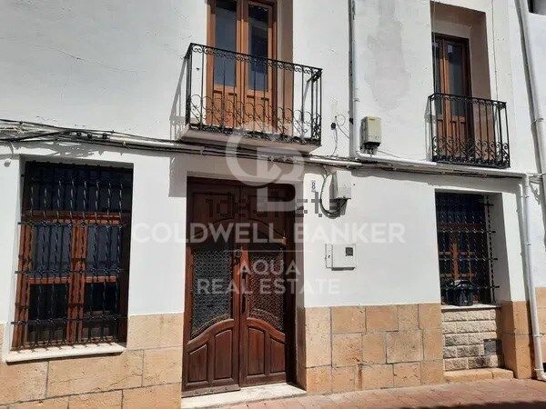 CASA DEM PUEBLO TOTALMENTE REFORMADA EN EL CENTRO DE LA NUCIA