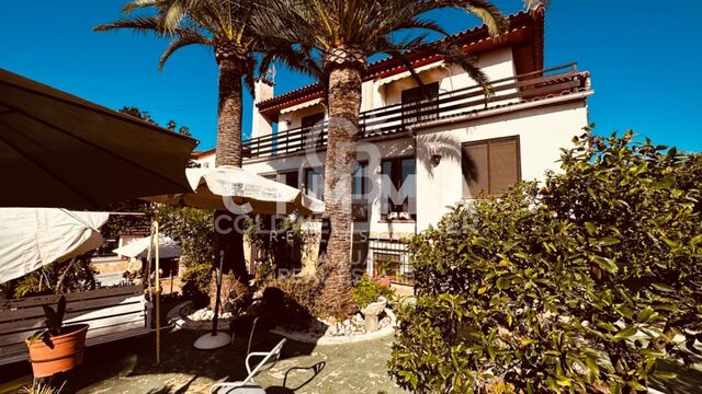 Chalet 6 Bedrooms Triplex Sale la Nucia