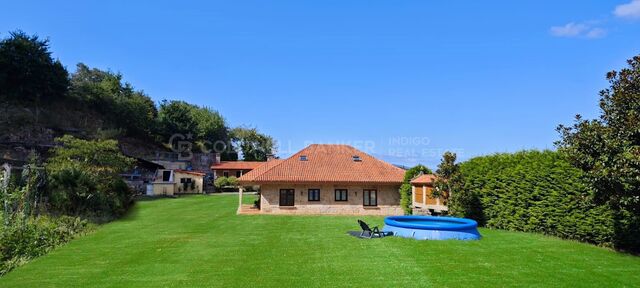 Chalet de Piedra en Meis, Parcela Muy Soleada de 5.000 m2