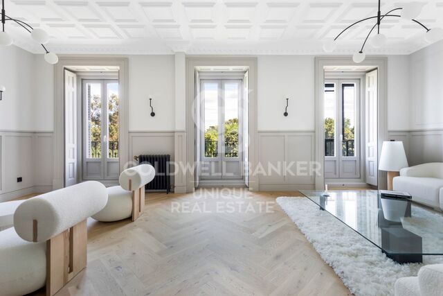 Impressive flat for sale with views of the Retiro area in Recoletos, Madrid