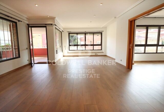 Flat 5 Bedrooms Sale Barcelona