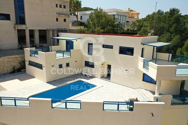 Villa 5 Schlafzimmer, 2 Stockwerke Verkauf Altea