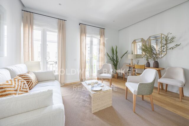 Appartement extérieur neuf à vendre avec balcons dans Barrio de Salamanca, Madrid