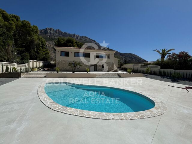 Villa 6 Schlafzimmer, 2 Stockwerke Verkauf Altea