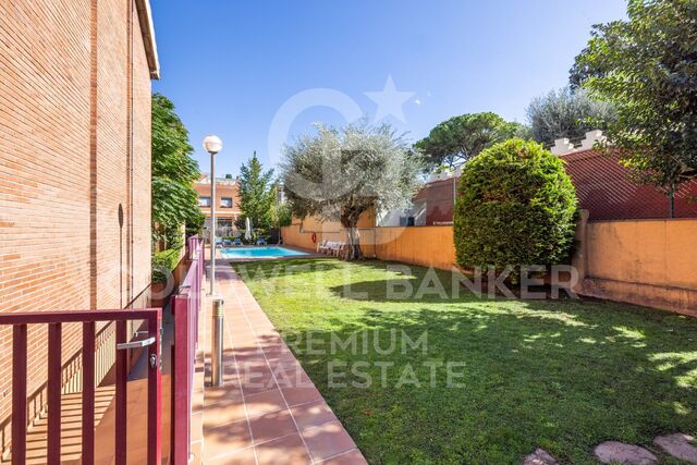 Semi-Detached 3 Bedrooms Sale Sant Cugat del Vallès