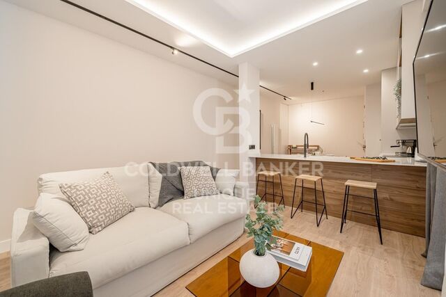 Exclusive refurbished flat for sale in Sol, Madrid.