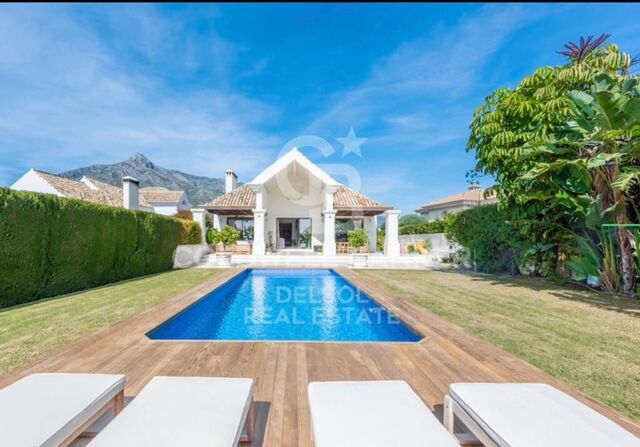 6 bedroom villa with outstanding mountain views in Las Lomas de Marbella Club