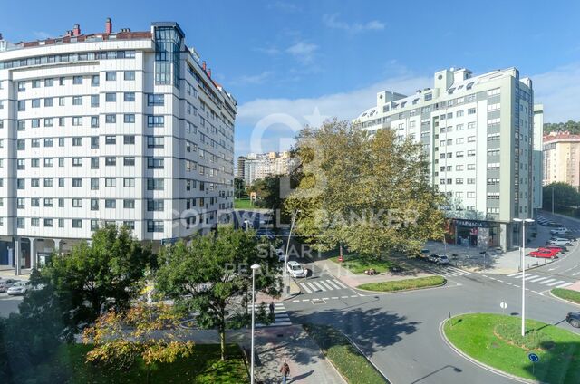 Apartamento muy luminoso en Los Rosales con piscina y garaje