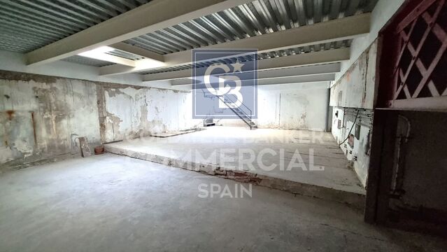 Ideal commercial premises for a 2-storey supermarket with a terrace in the Plaza España area