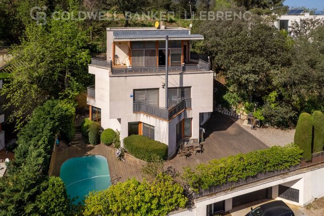 Magnifique maison à Vallvidrera avec jardin et piscine.