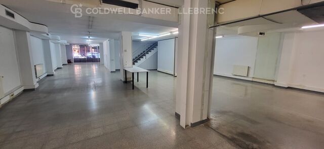 Spacious commercial space for rent on Consell de Cent Street 430