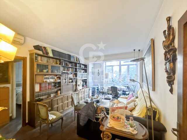 Apartment for sale with great potential in Eixample