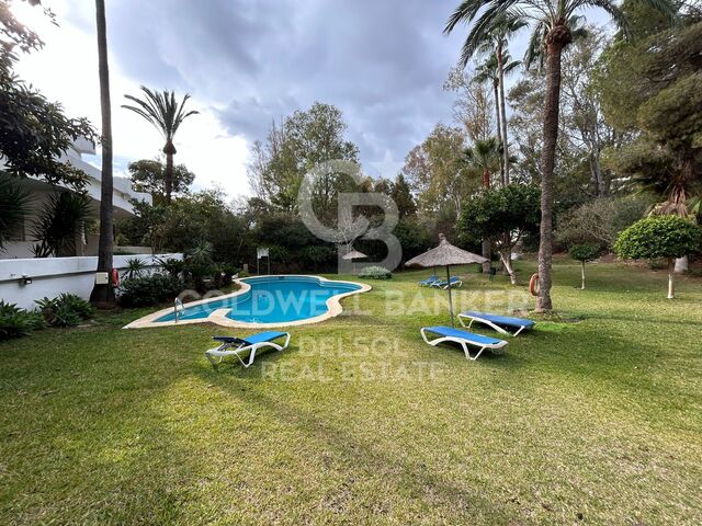 Bright 2 bedroom aparment for sale in Las Lomas de Marbella Club