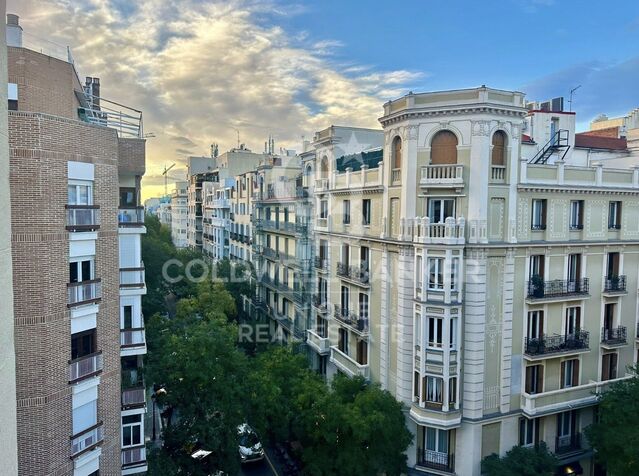 Exclusivo piso en venta con terraza en el Barrio de Salamanca, Madrid.