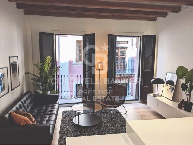 Appartement exclusif rénové au cur du quartier gothique.