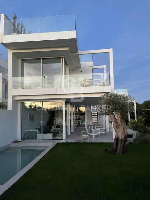 Belle villa avec vue panoramique sur la mer à Marbella