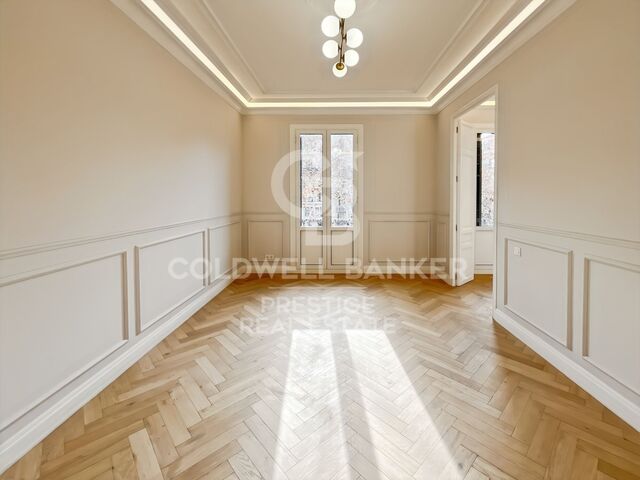 Refurbished flat for sale in Eixample Izquierdo